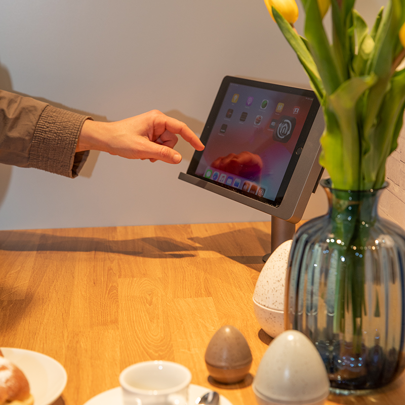 Bequeme und smarte Haussteuerung über Tablet, Displays oder das eigene Smartphone.