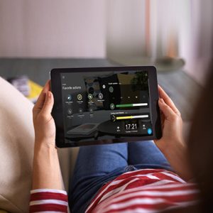 Darstellung der benutzerfreundlichen Oberfläche von Hager domovea, ermöglicht einfache Steuerung von Ihrem Smart Home.